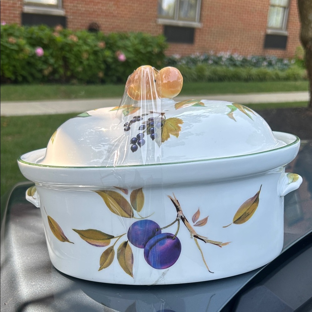 RARE EVESHAM VALE Floral Ceramic Casserole Dish with Lid made in England